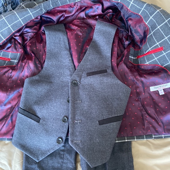 Boys 3pc wool suit by Isaac mizrahi - Picture 2 of 3